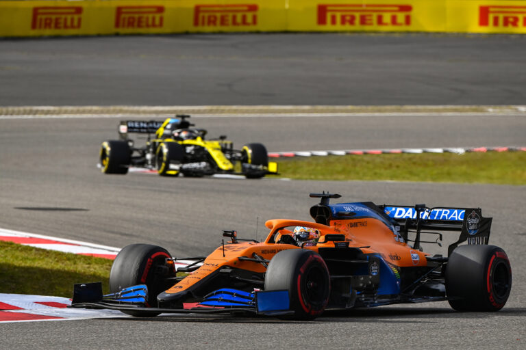 Carlos Sainz, McLaren MCL35, leads Daniel Ricciardo, Renault R.S.20