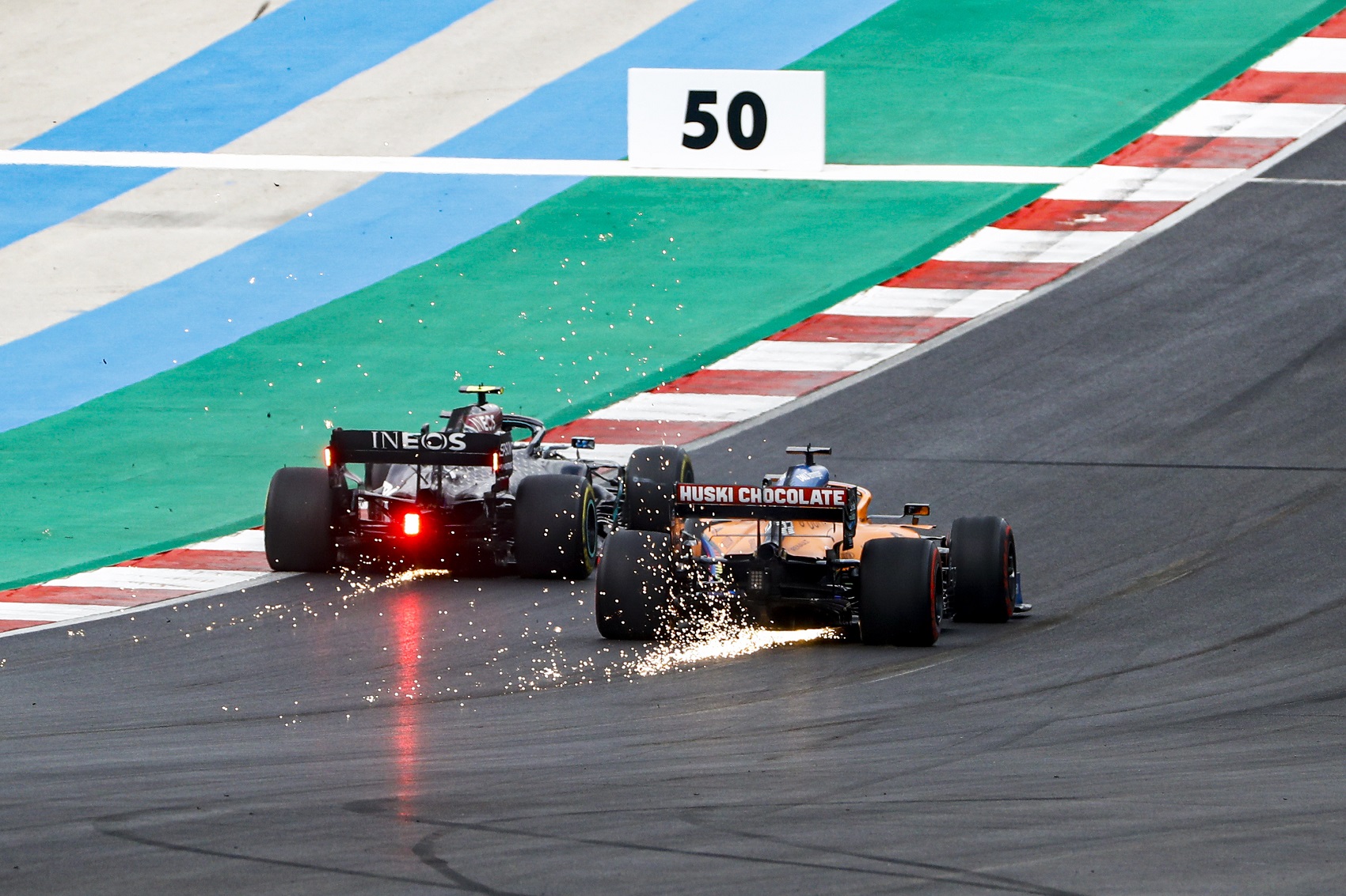 Sainz élvezte azt a néhány kört, amíg vezetett