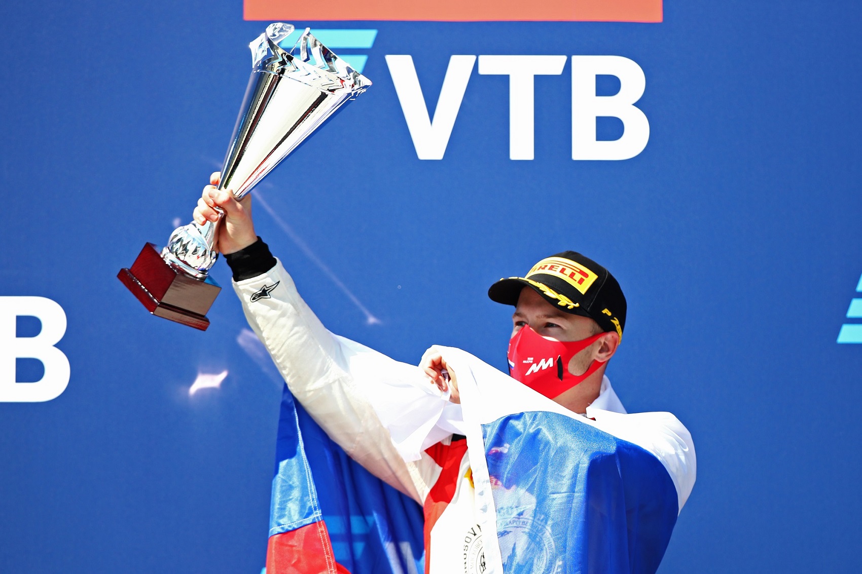 A Hitech felmondja az Uralkalival a megállapodásukat