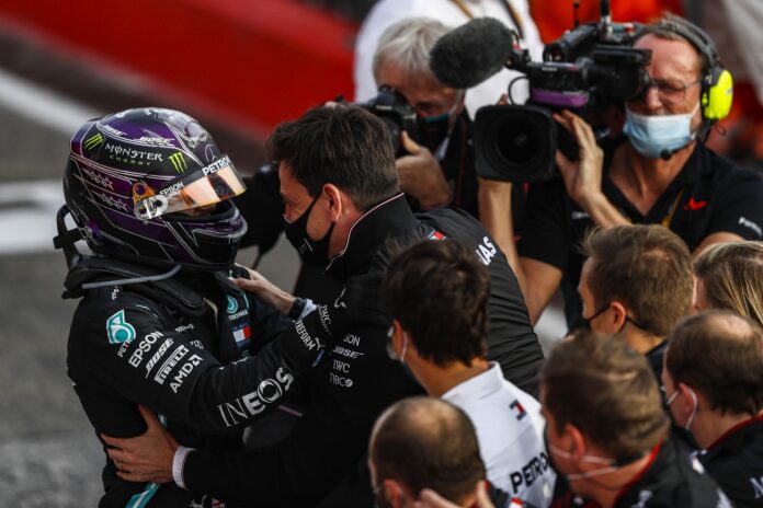 Lewis Hamilton, Toto Wolff, Mercedes, racingline