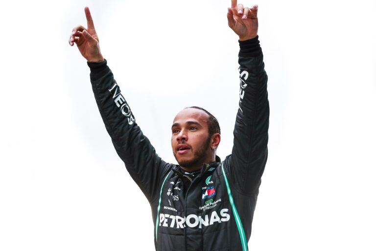 Hamilton: az F1-ben akarok maradni, hogy megváltoztathassam a világot