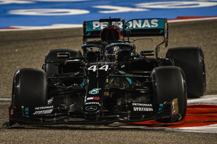 Lewis Hamilton, Mercedes, racingline