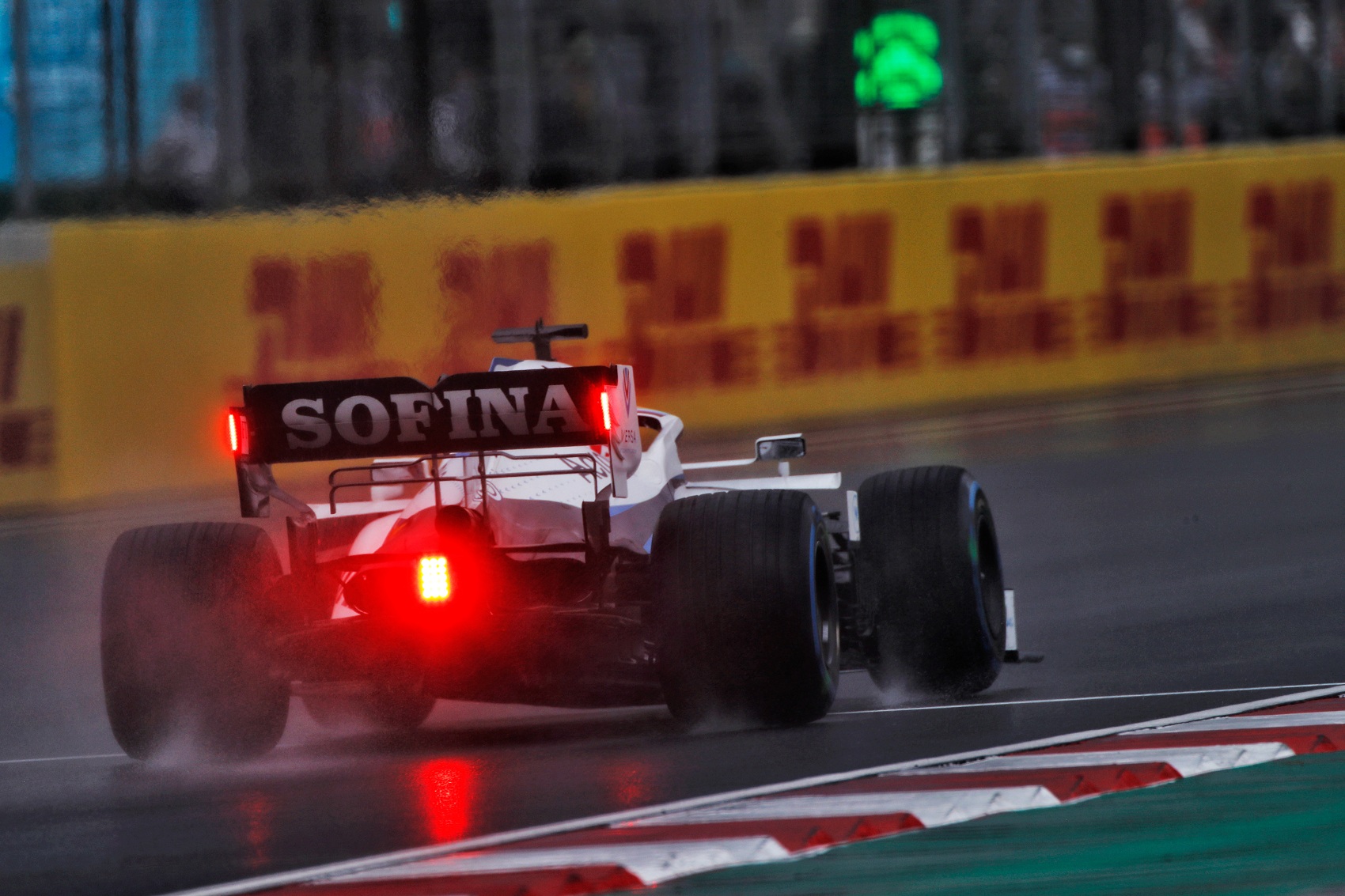 Hivatalos: Russellt még megbüntették, a többiek viszont fellélegezhetnek