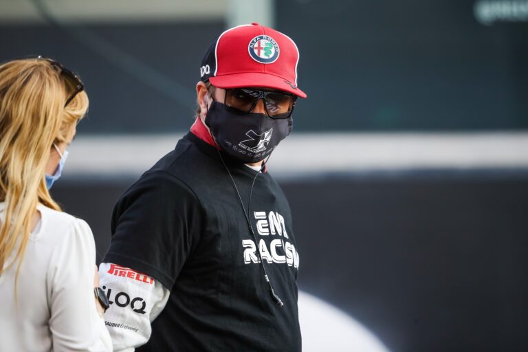 Räikkönenhez idén korábban jött a Jézuska  – egy új Alfa Romeot kapott