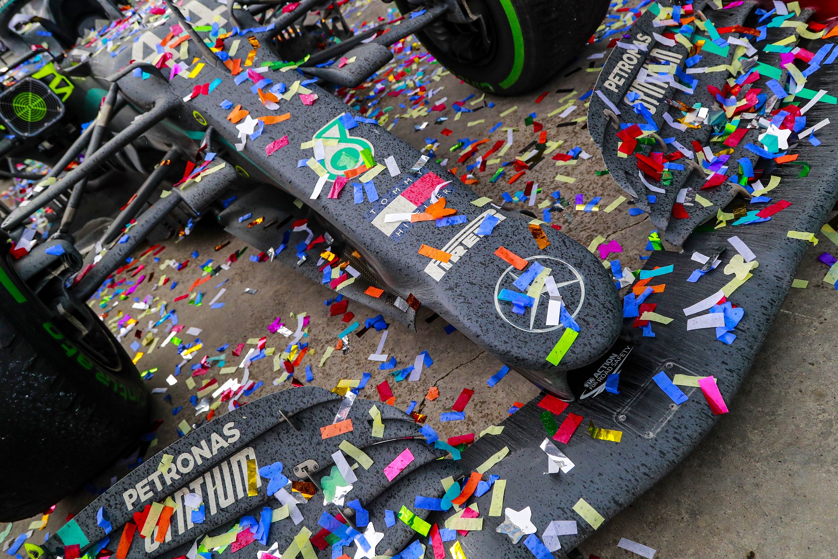 Nyílt levélben kívánt boldog ünnepeket a Mercedes