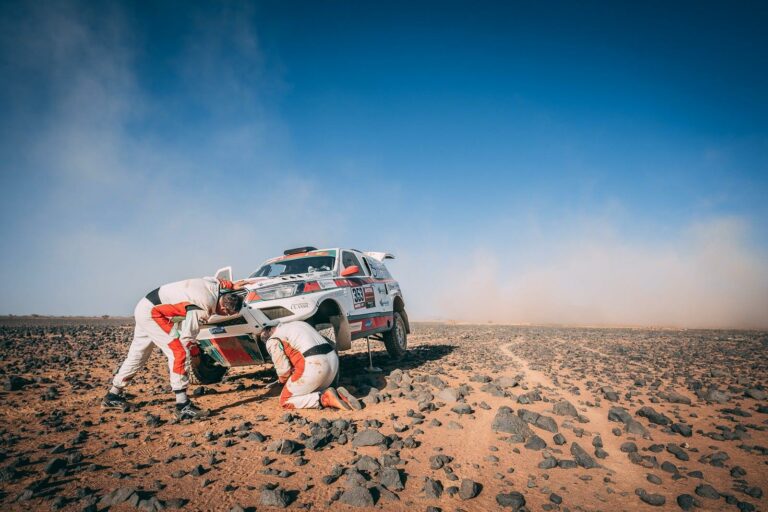 Opel Dakar Team: Nehéz nap, nehéz éjszaka, de versenyben vannak!