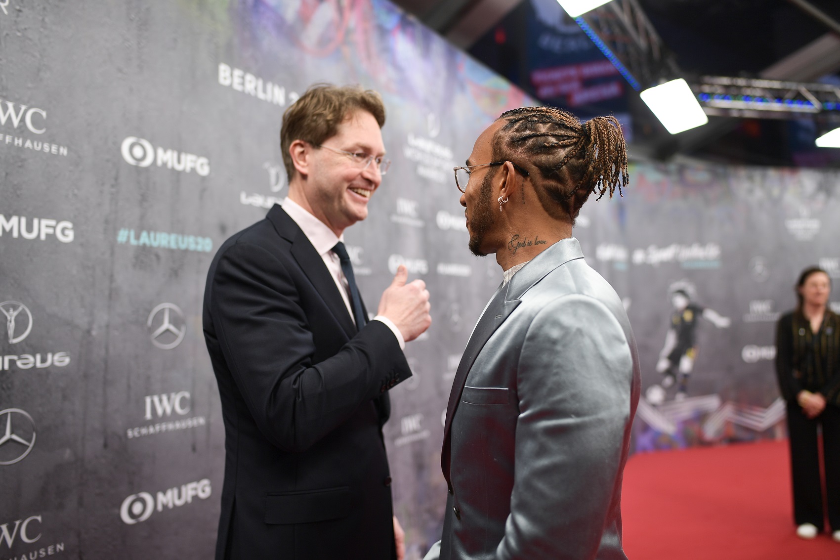 Hamilton elutasította a Merci ajánlatát, a Daimler Russellel zsarolja!