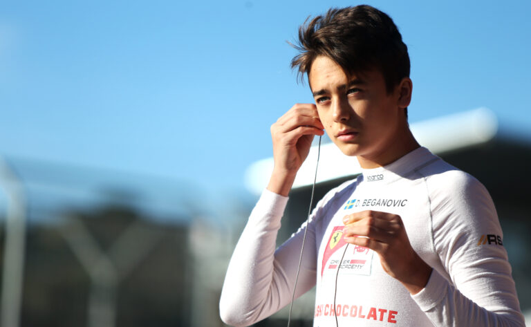 A 16 éves szupertehetség a Formula Regional sorozatban folytatja