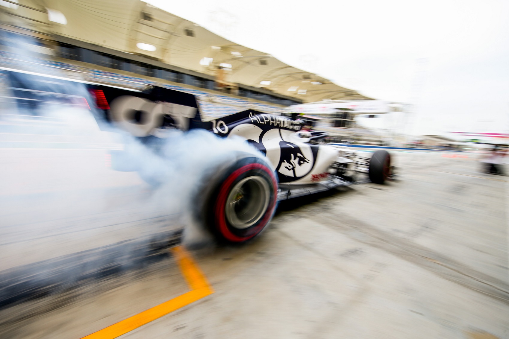 Gasly meglepetése: Ismert francia festőtől kapott ajándékot!