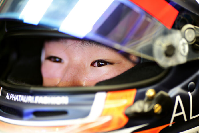 Tsunoda, racingine