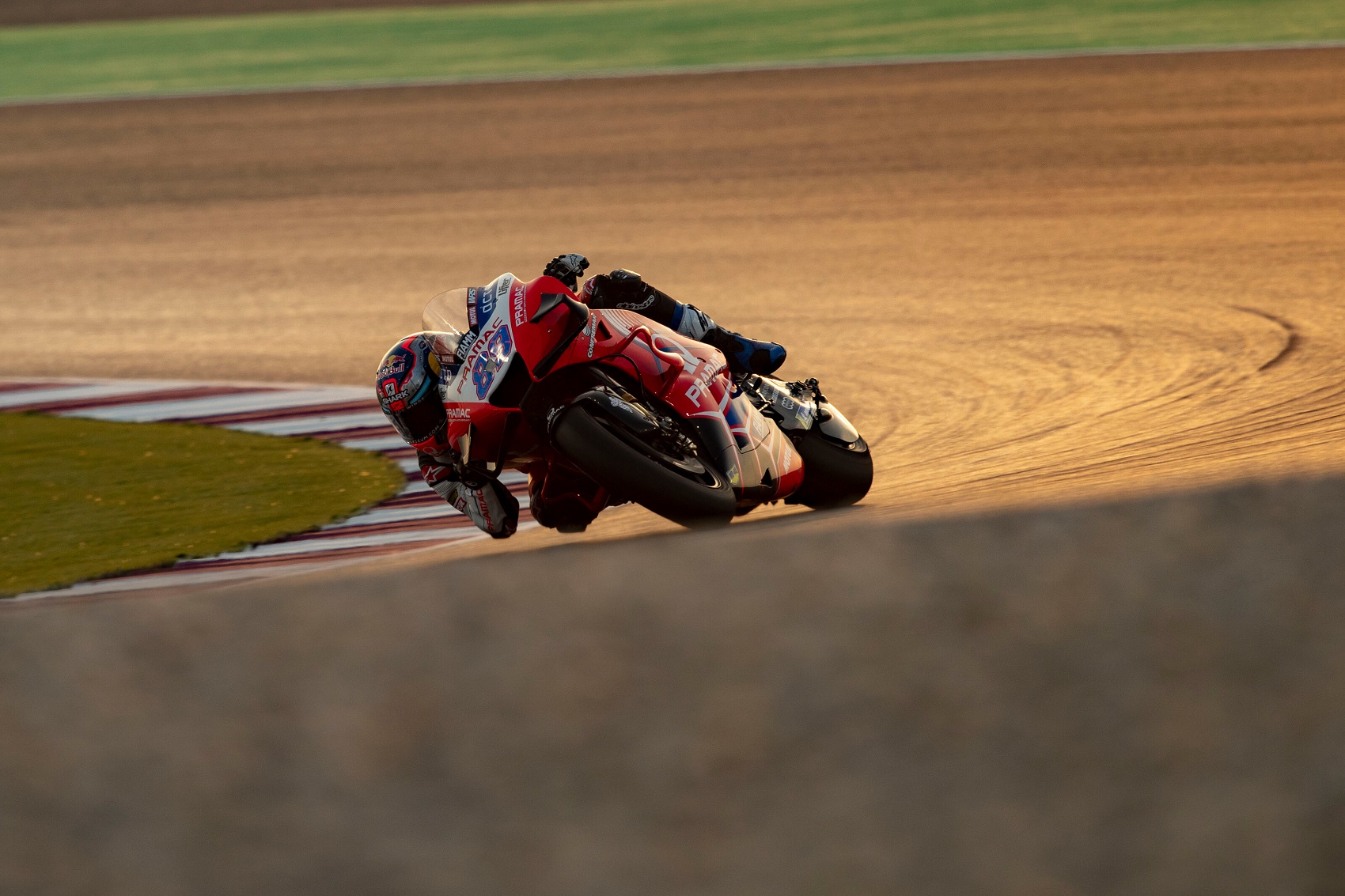 Forma-1 logó tűnt fel a MotoGP motoron