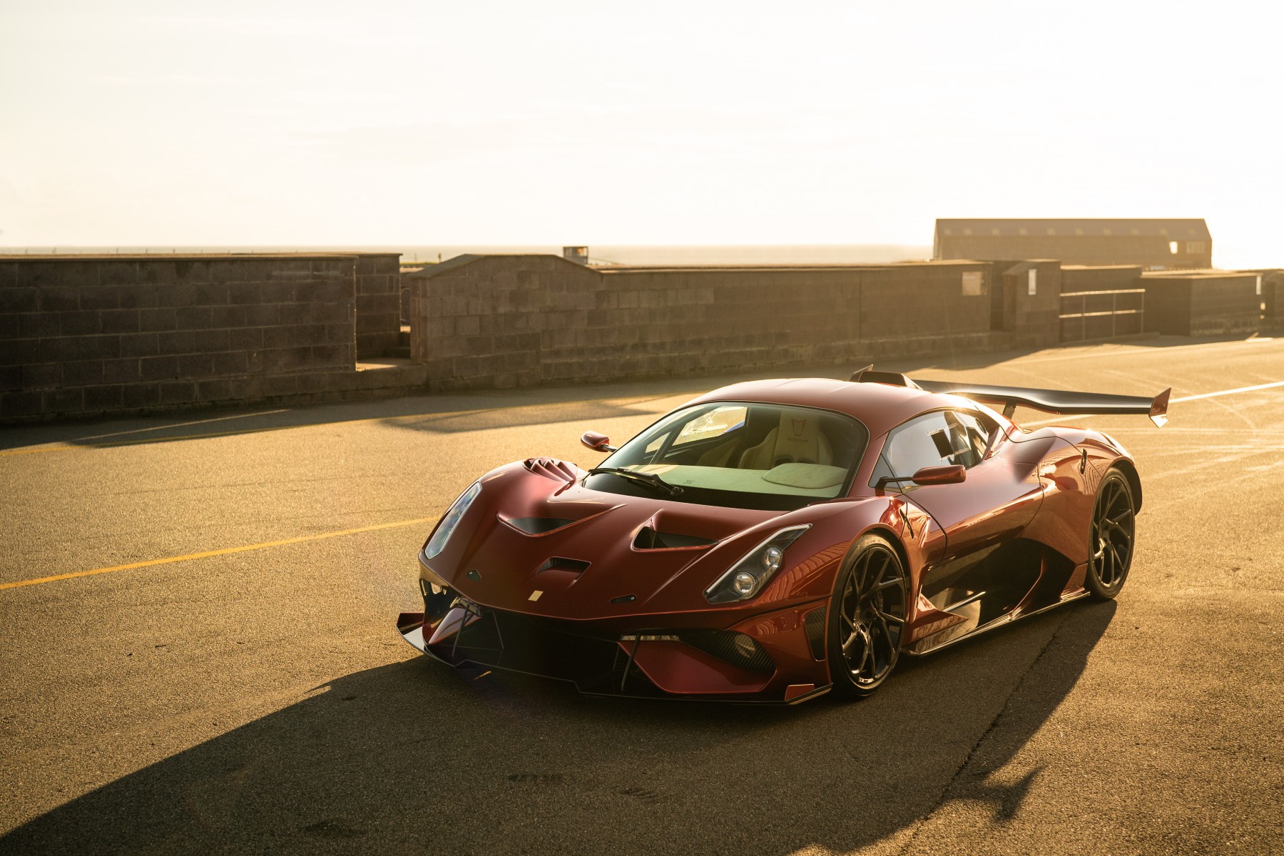 Megérkezett a 700 lóerős Brabham pályaautó közúti változata