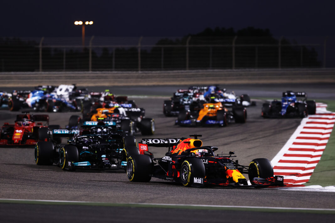 Max Verstappen, Lewis Hamilton, Mercedes, Red Bull, racingline, sprintfutamok