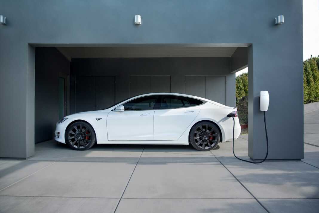 Tesla, akksik, akkumulátor, elektromos