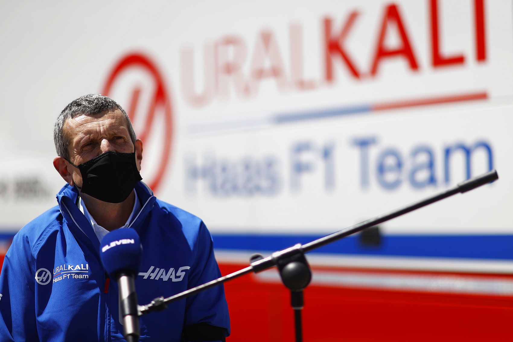 Steiner tagadja, hogy Mazepin apja vette volna meg a Haast