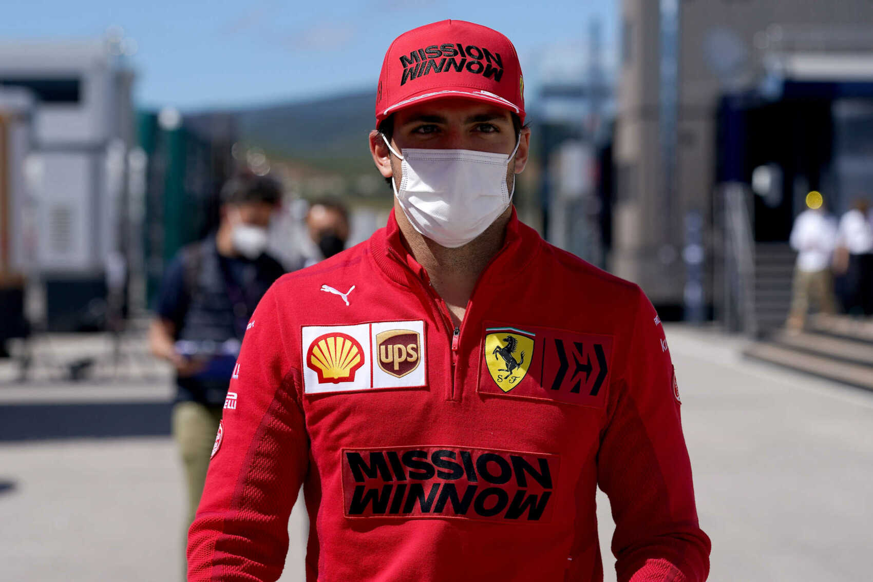 Sainznak meg kell tanulnia figyelmen kívül hagynia a kritikákat