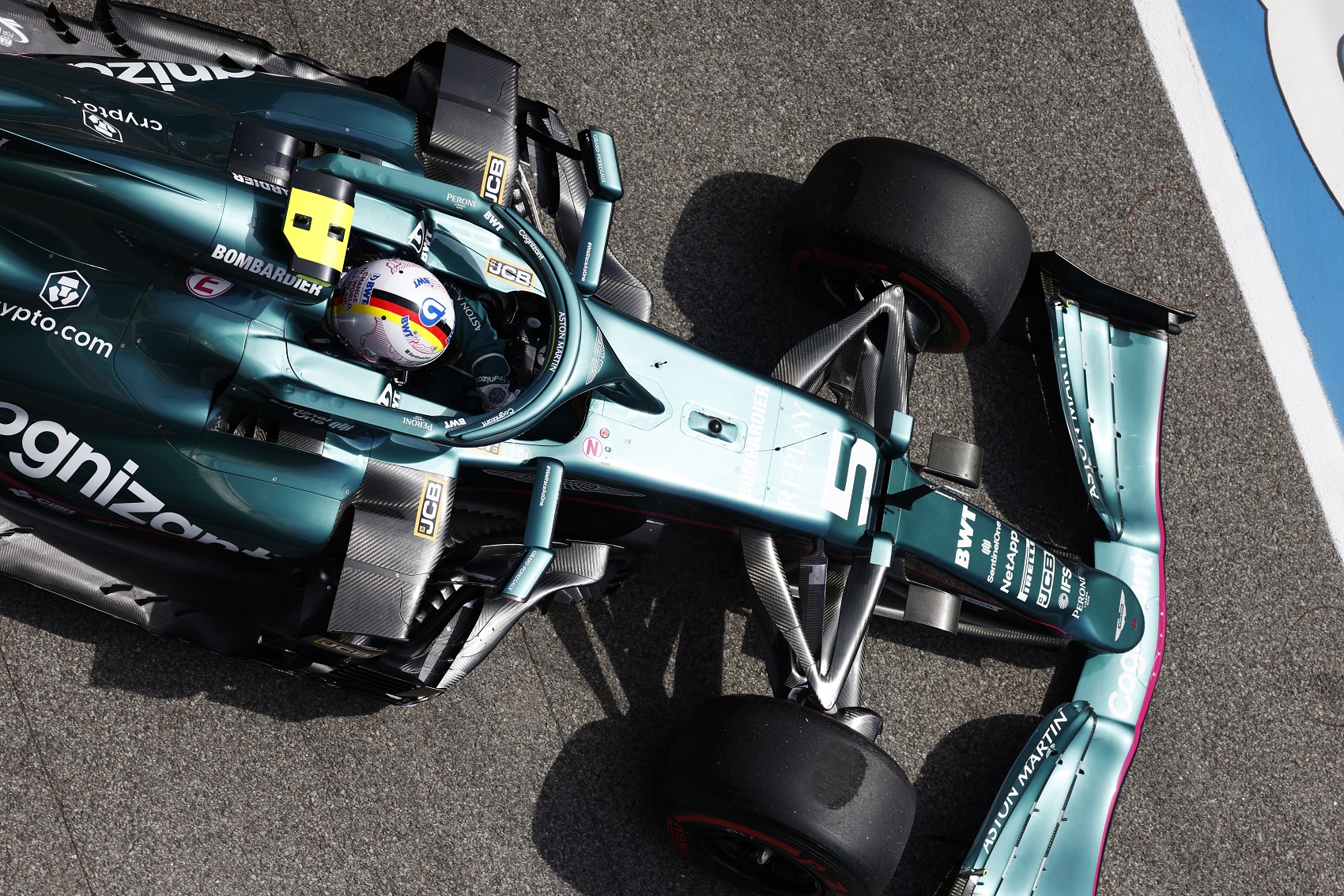 Működnek az újítások, Vettel az eddigi legjobb péntekjét zárta Barcelonában