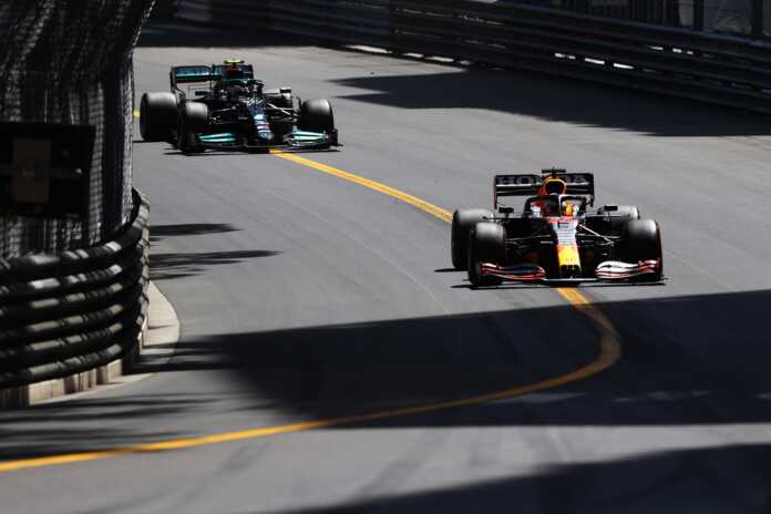 Max Verstappen, Valtteri Bottas, Red Bull, Mercedes