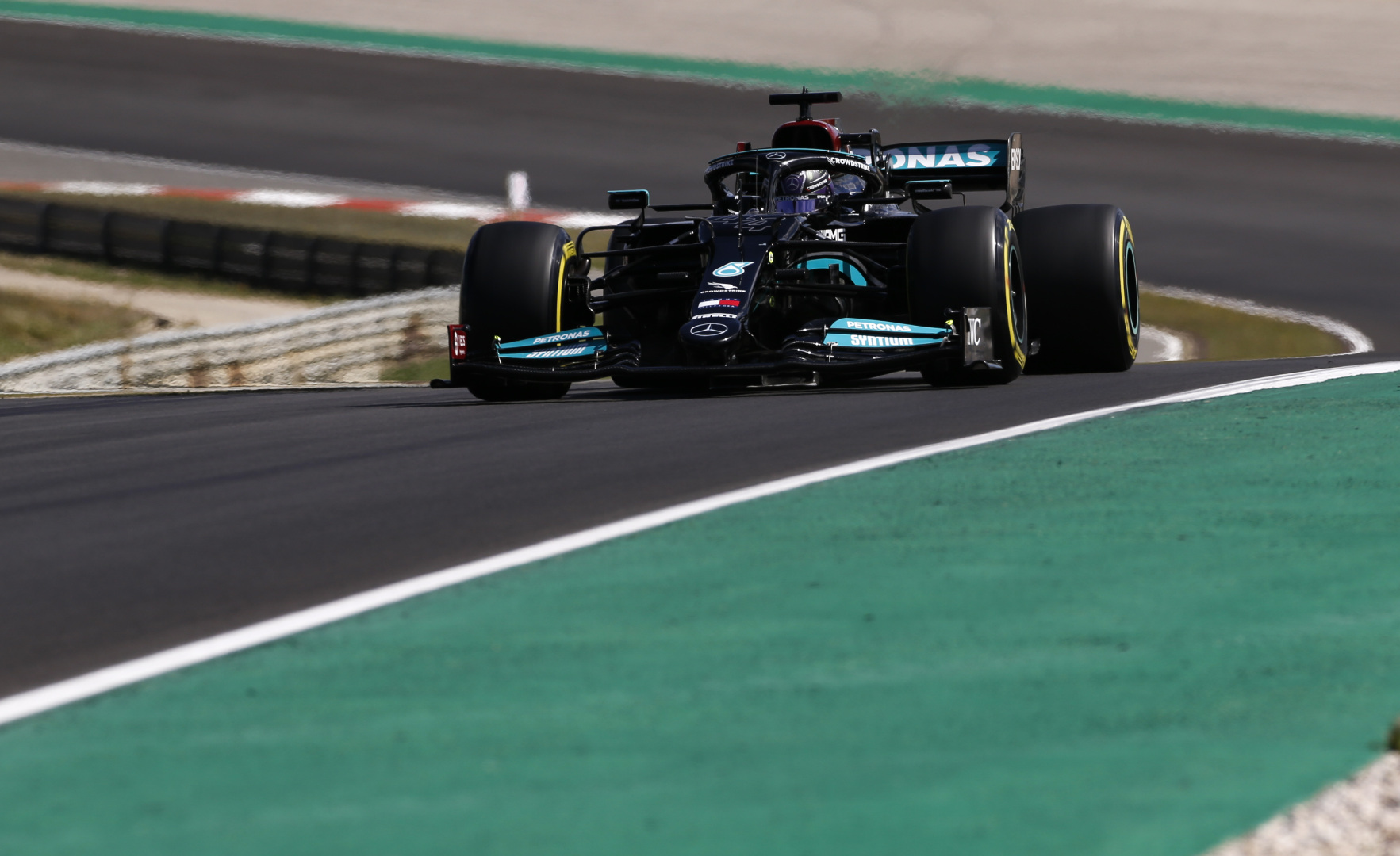 Hamilton lett a Portugál Nagydíj győztese