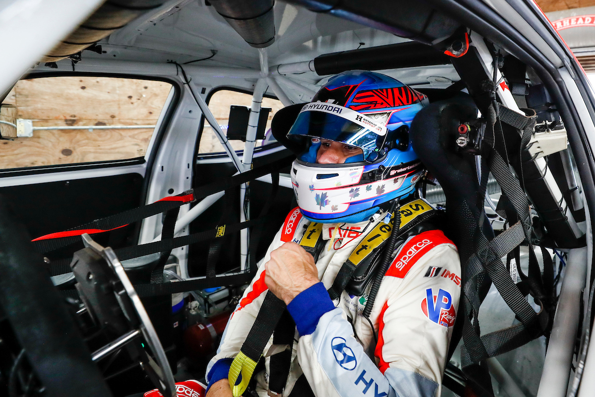 Wickens újra versenyautóban, egy különleges BHA Hyundait vezetett