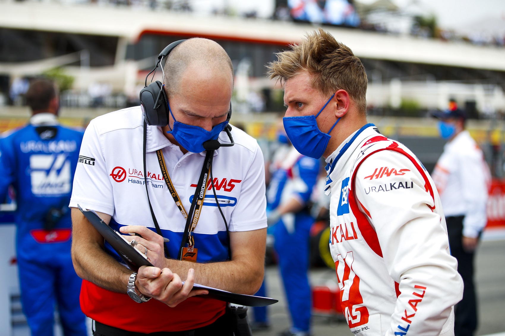 Schumacher Vetteltől tanulta? Ausztriában kémkedésen kapták…