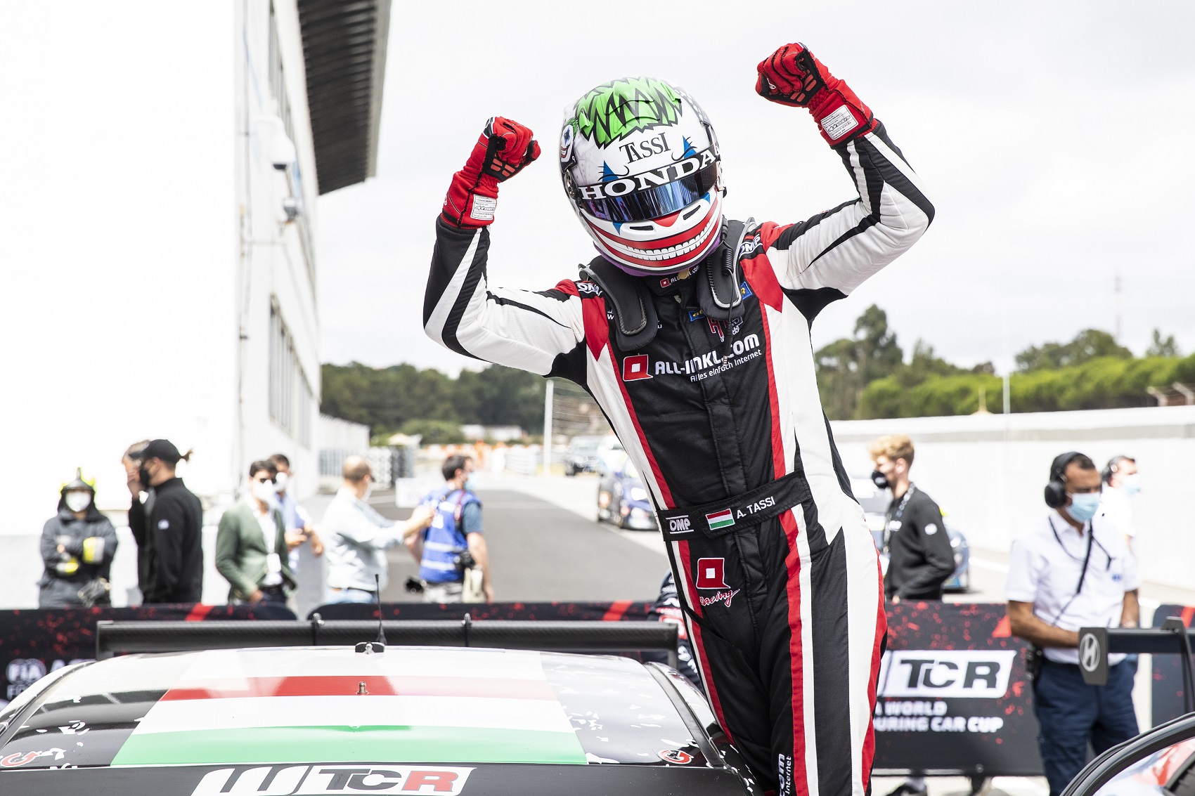 Tassi nyerte a második futamot Estorilban, Michelisz harmadik