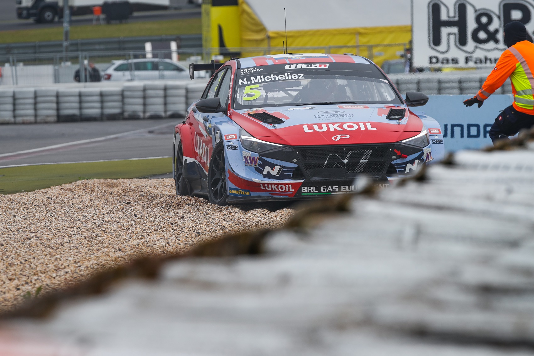 Michelisz „rosszkor volt rossz helyen” a WTCR idénynyitóján