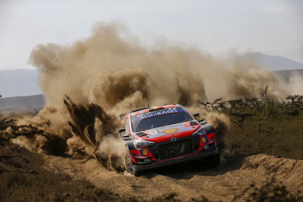 Neuville vezeti a túlélők viadalát