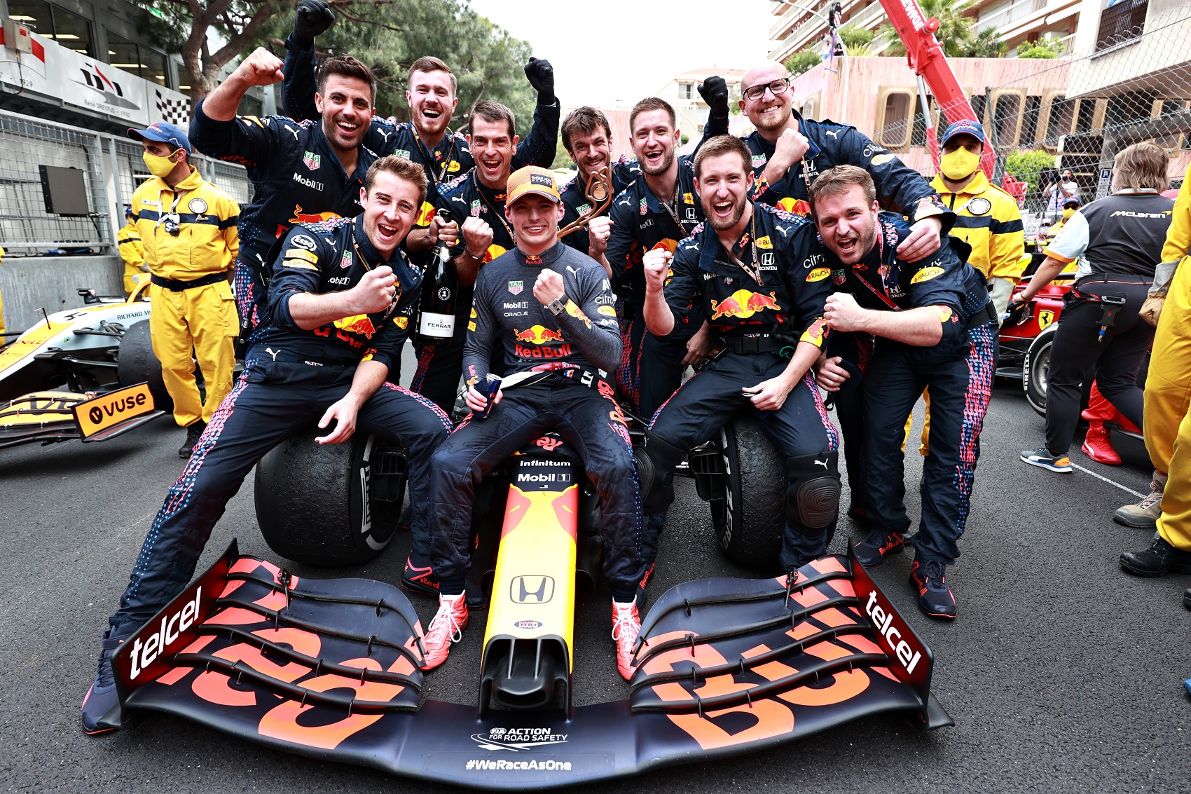 Szétkapták a monacói győzelem után Verstappen autóját