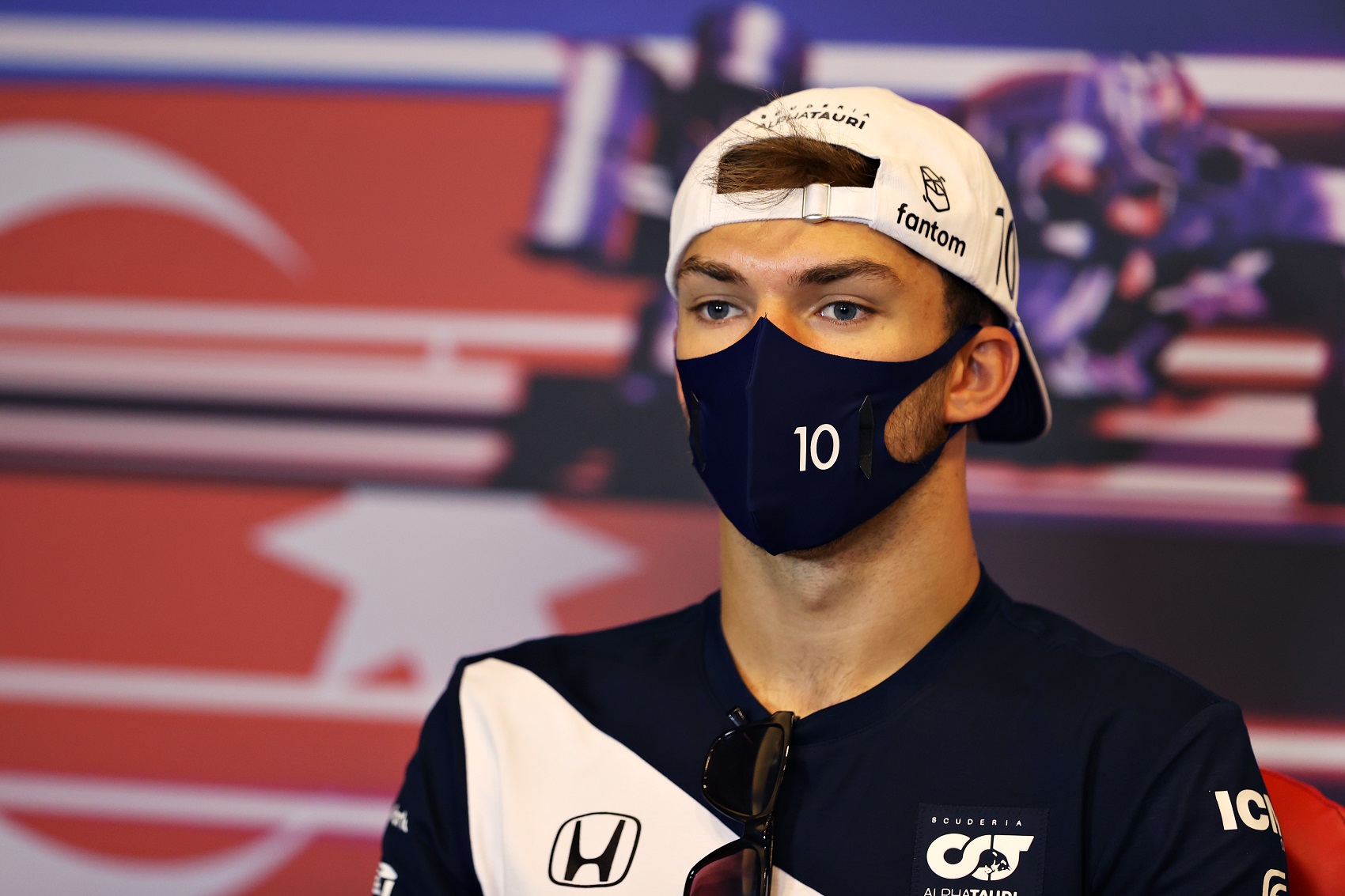 Gasly már-már sajnálta a mögé beragadó Hamiltont