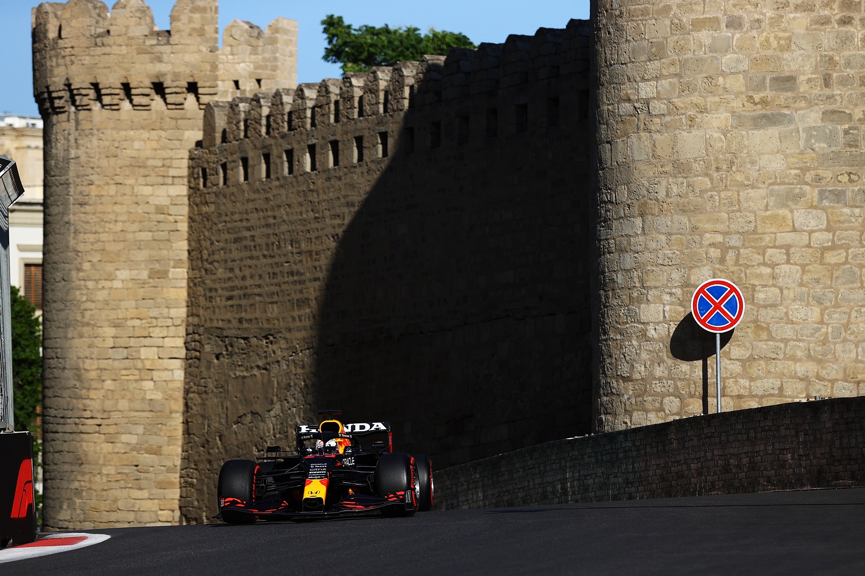 Verstappen: „Butaság lenne nem fejleszteni az idei autót.”