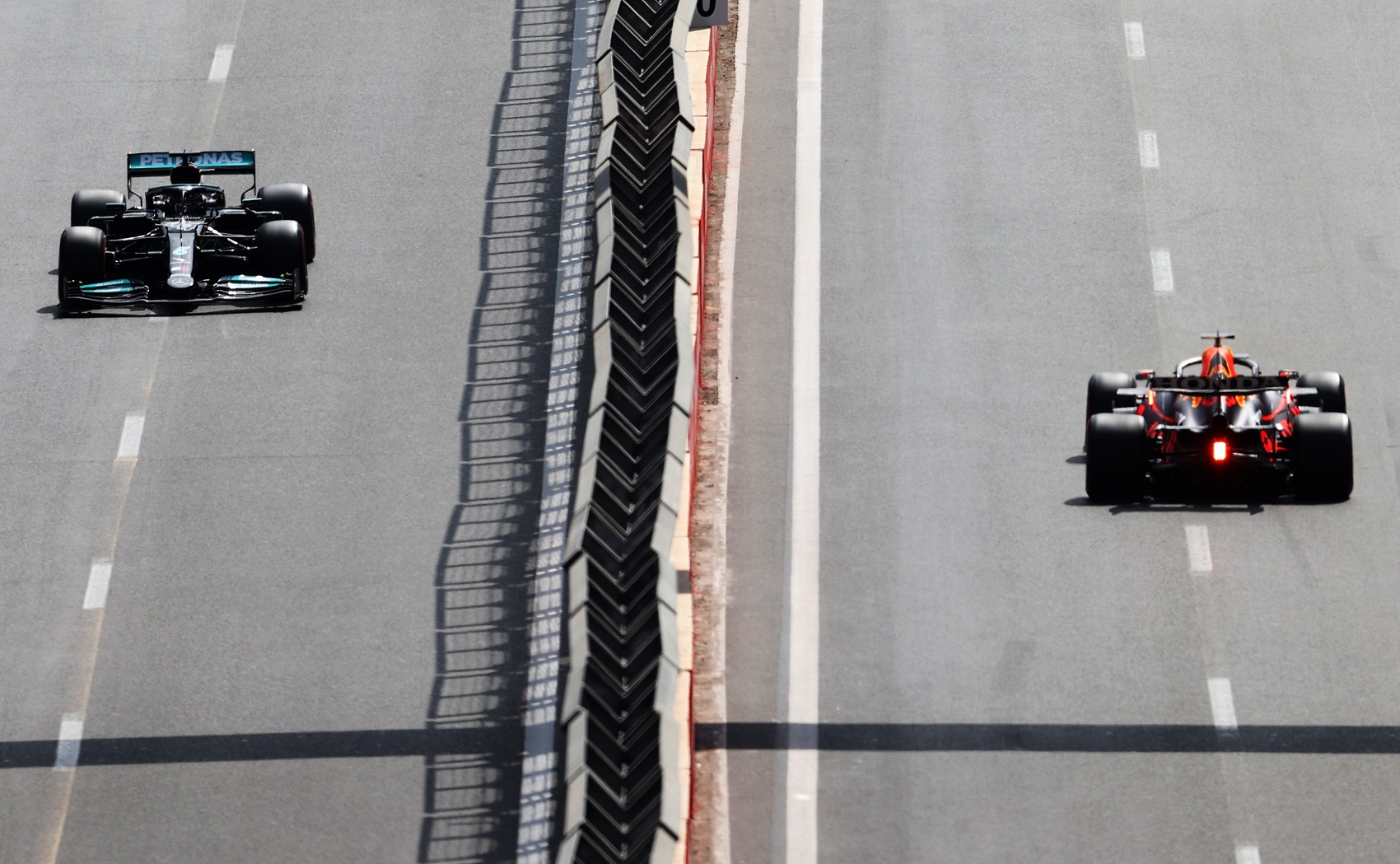 Hamilton számára jobb Verstappen ellen küzdeni, mint Rosberg ellen volt