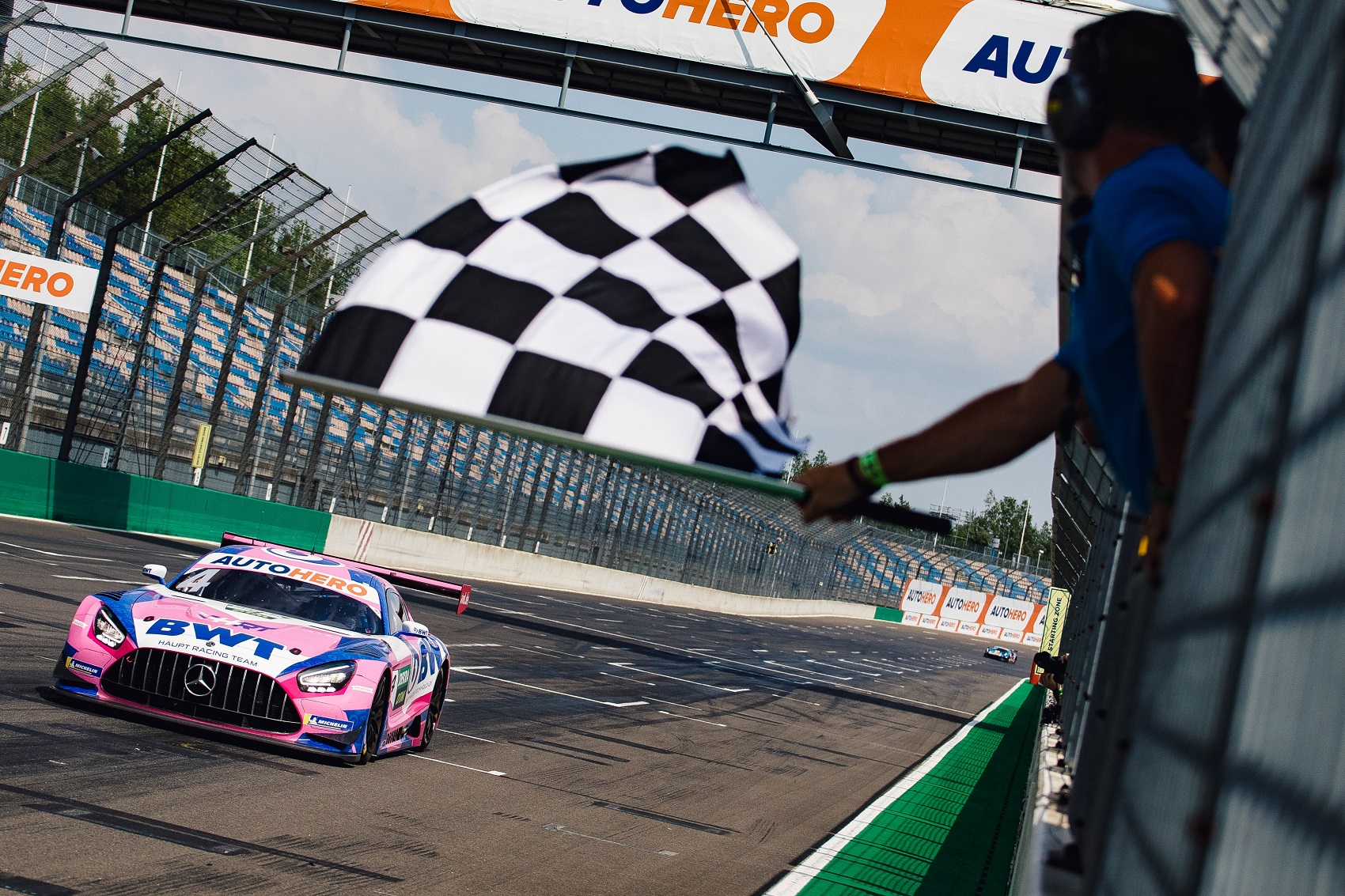 Két pilótát is utolért a balszerencse, végül Götz maradt állva