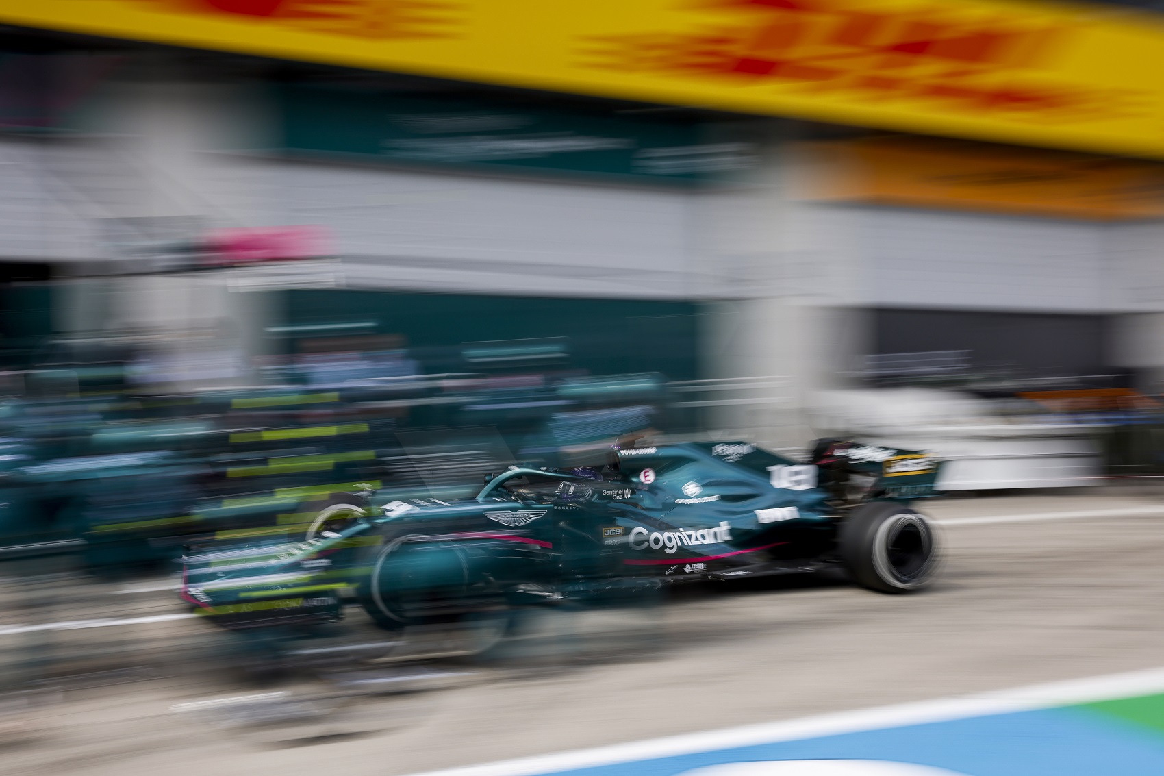 Változhat az Aston Martin zöld festése, de biztosan nem rózsaszínre