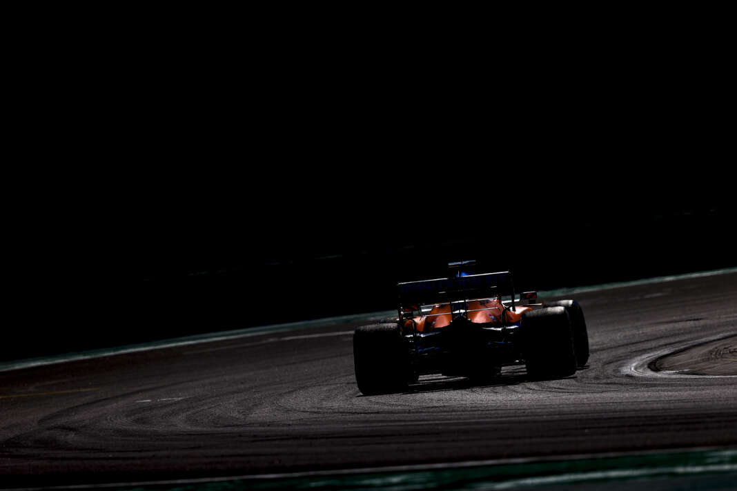 Daniel Ricciardo, McLaren, racingline