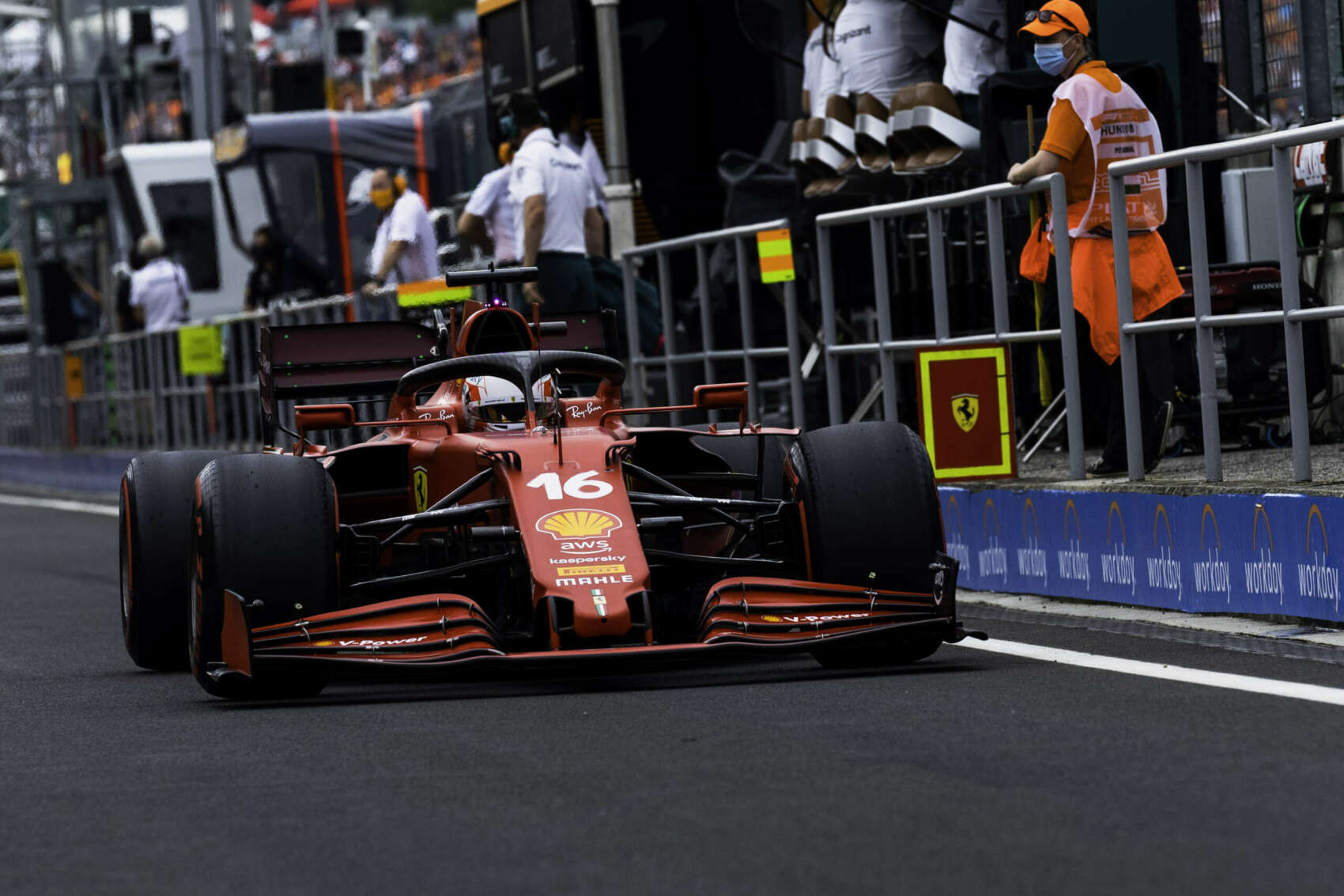 Kukáznia kellett a Ferrarinak Leclerc motorját, közel a büntetés