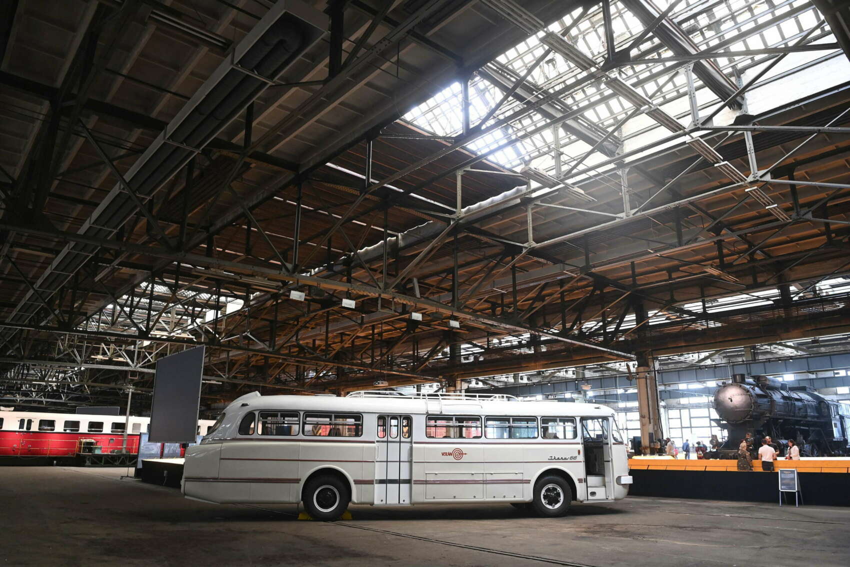 Bemutatta frissen restaurált, „faros” Ikarusát és új nosztalgiabusz-flottáját a Közlekedési Múzeum