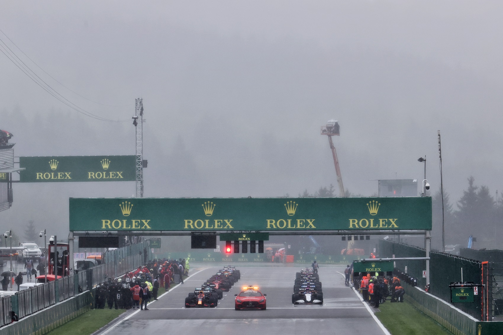 Rengeteg csapadék hullhat a hétvégén, az F1 akár törölheti is a programot