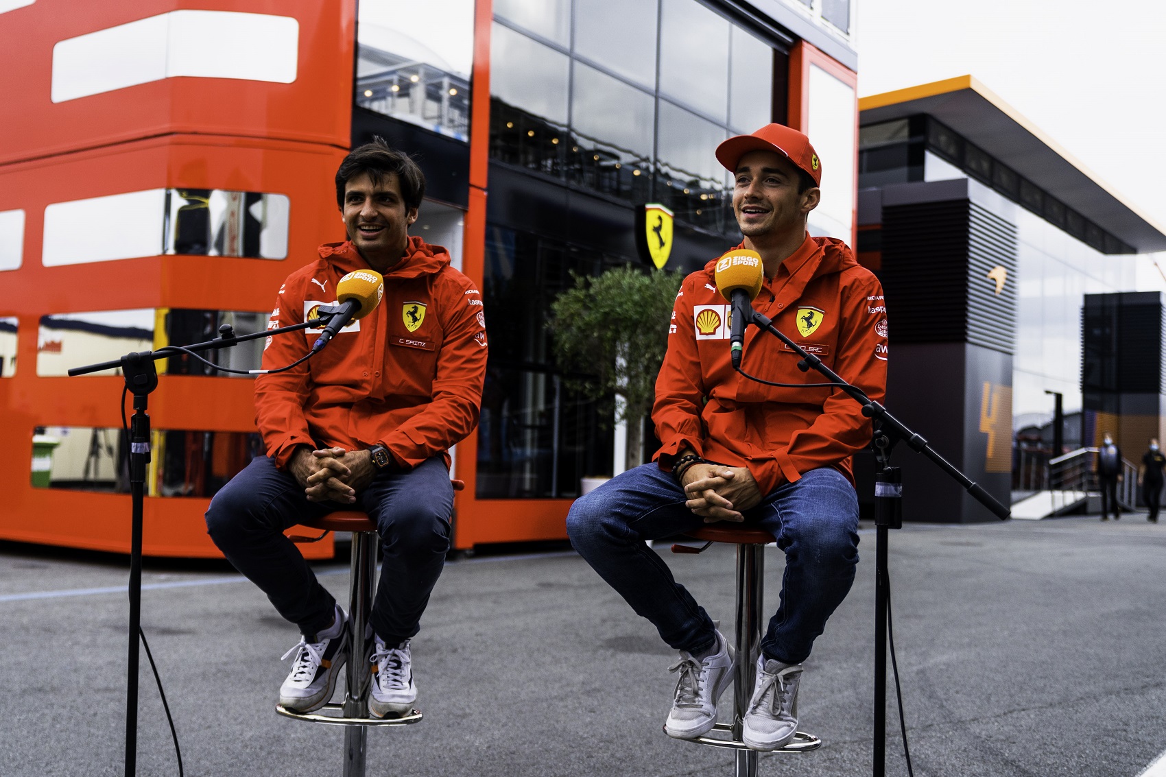 Sainz: Egy körön nincs jobb Leclercnél