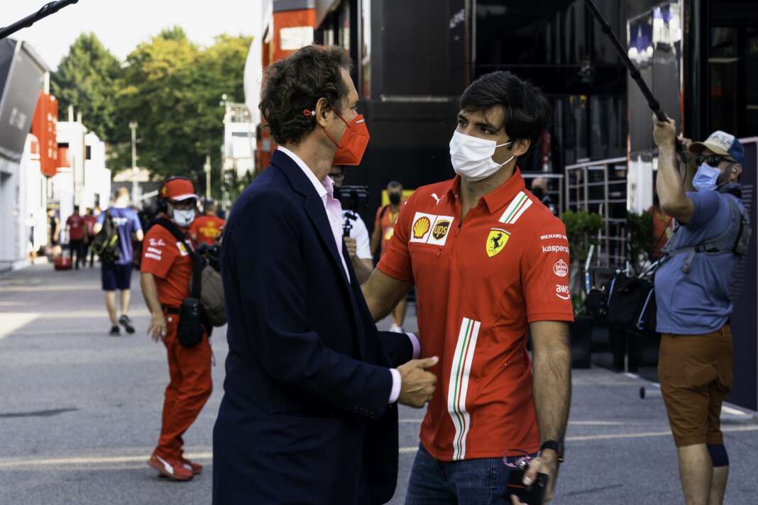 Carlos Sainz, John Elkann, Ferrari
