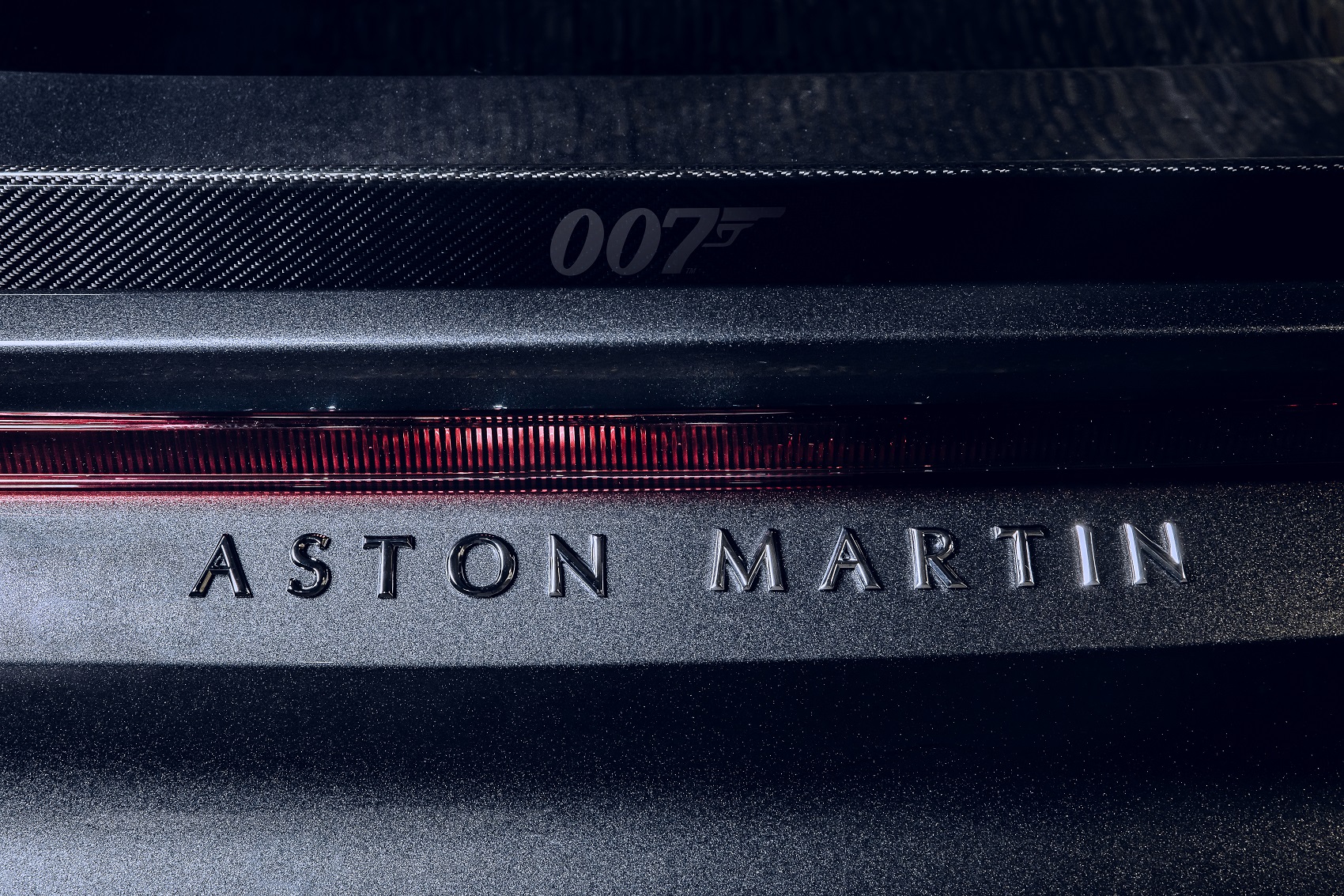 007-es hangulatban készül a hétvégére az Aston Martin