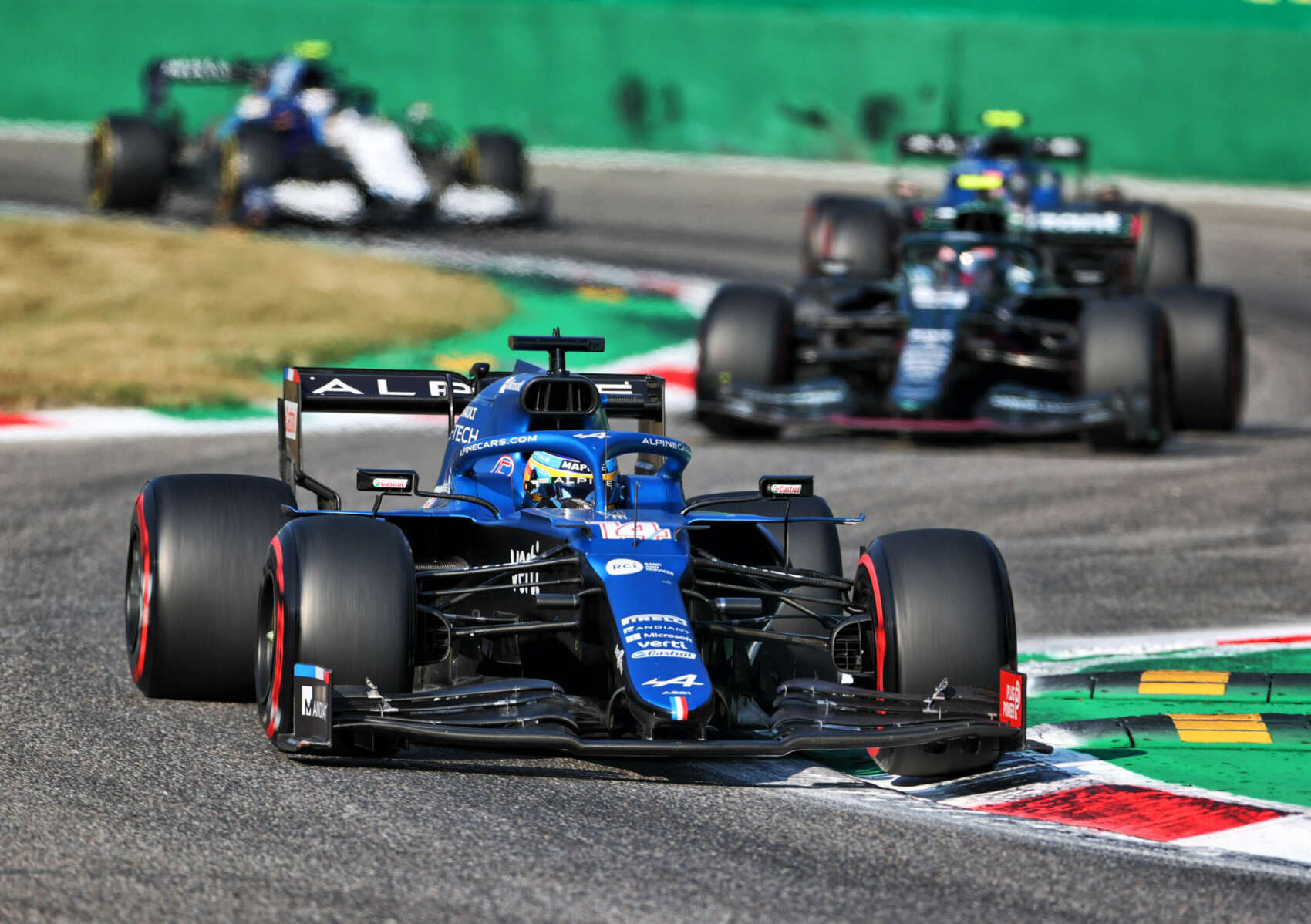 Alonso: Az Aston Martin és az AlphaTauri jobb autó, mégis mi vagyunk előrébb