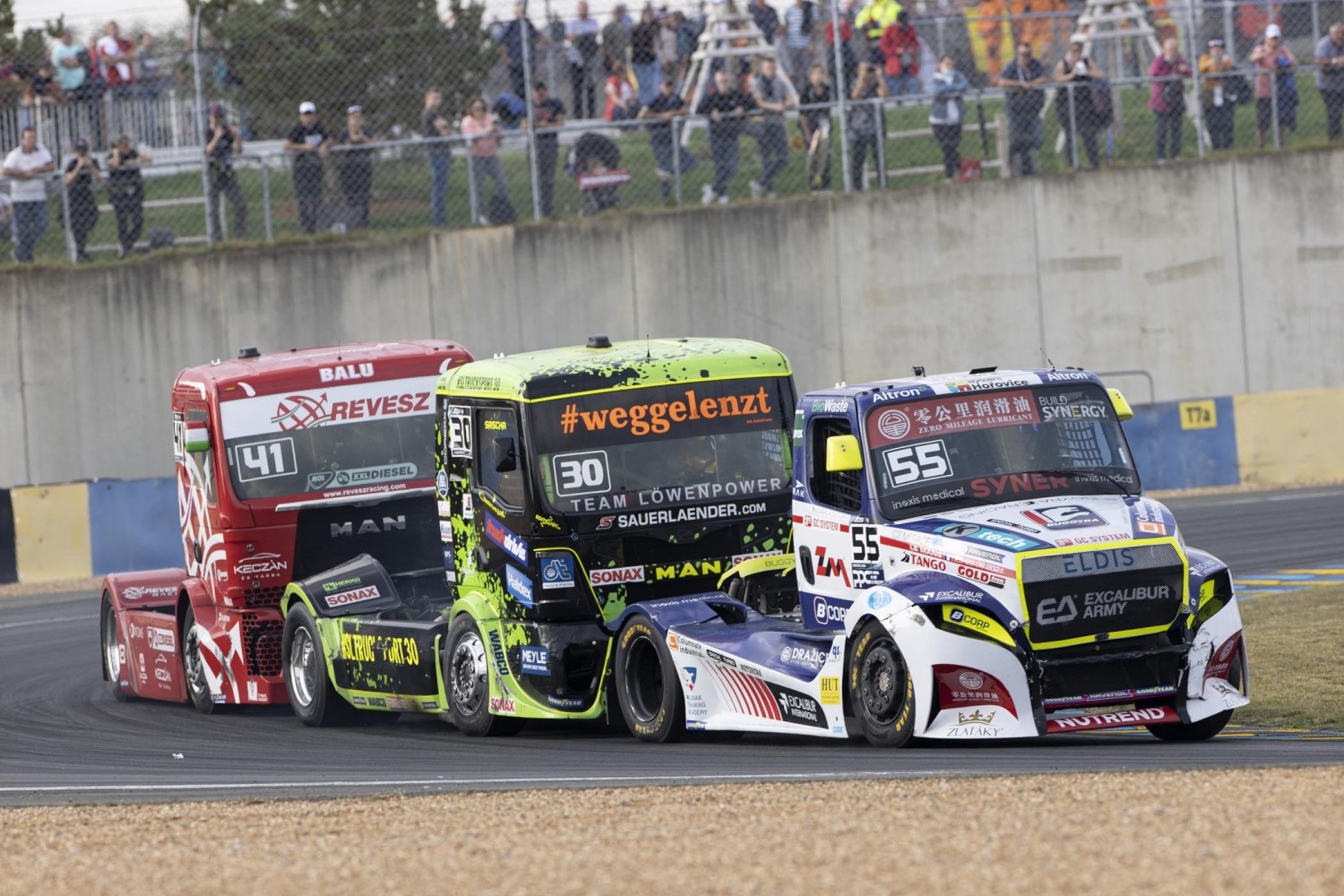 Jarama fieszta hangulatban: Egyre élesebb lesz a bajnoki csata!