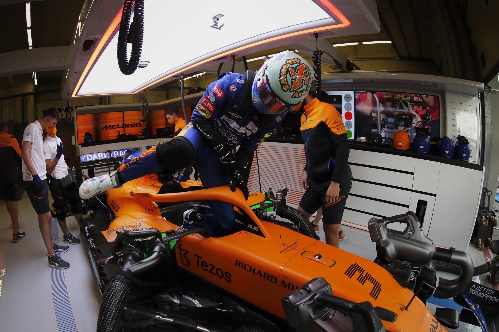 Sikeres volt az új F1-es kesztyű tesztje