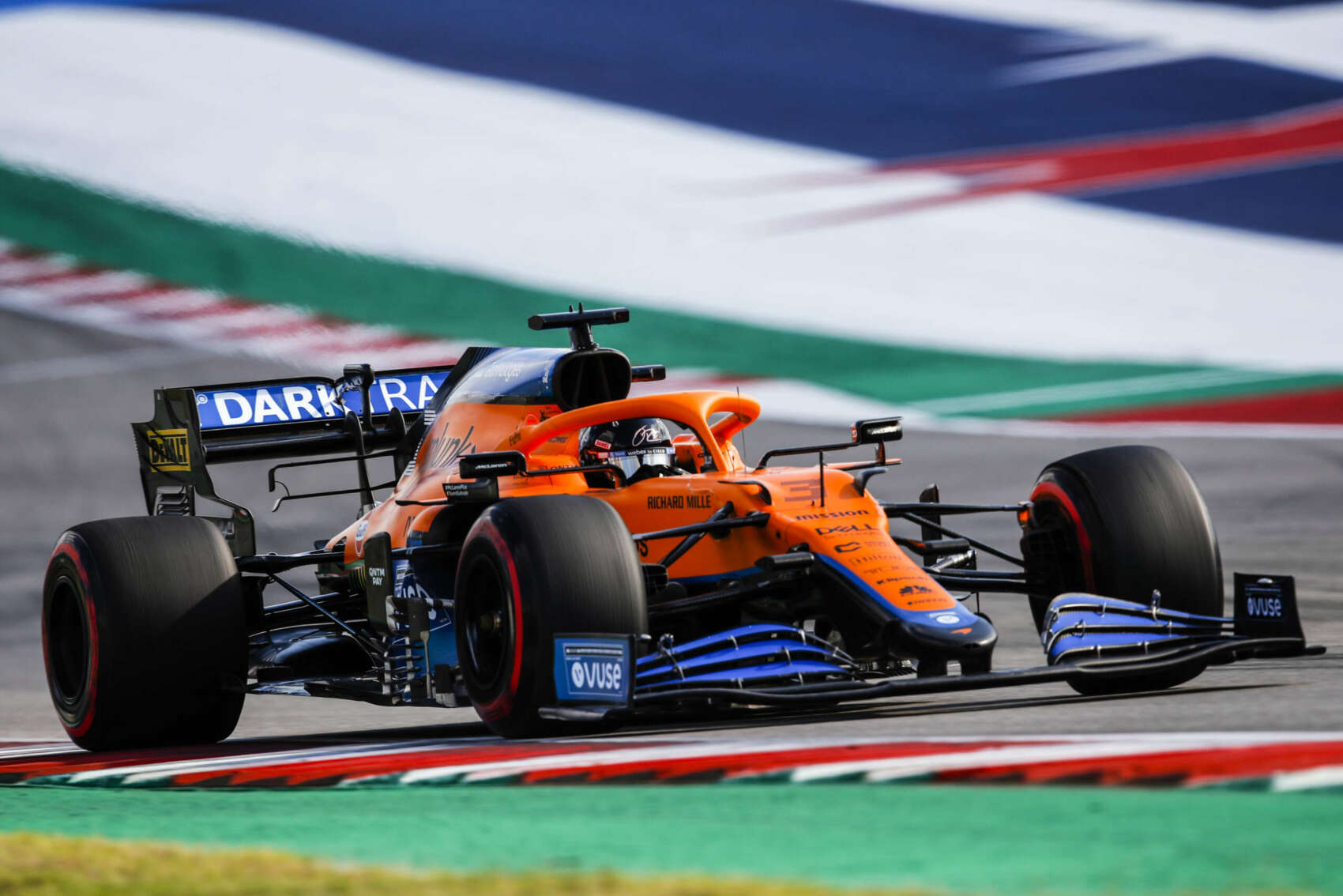 Ricciardo meghajtotta Dale Earnhardt egykori NASCAR autóját, Brown tetkót varratott magára