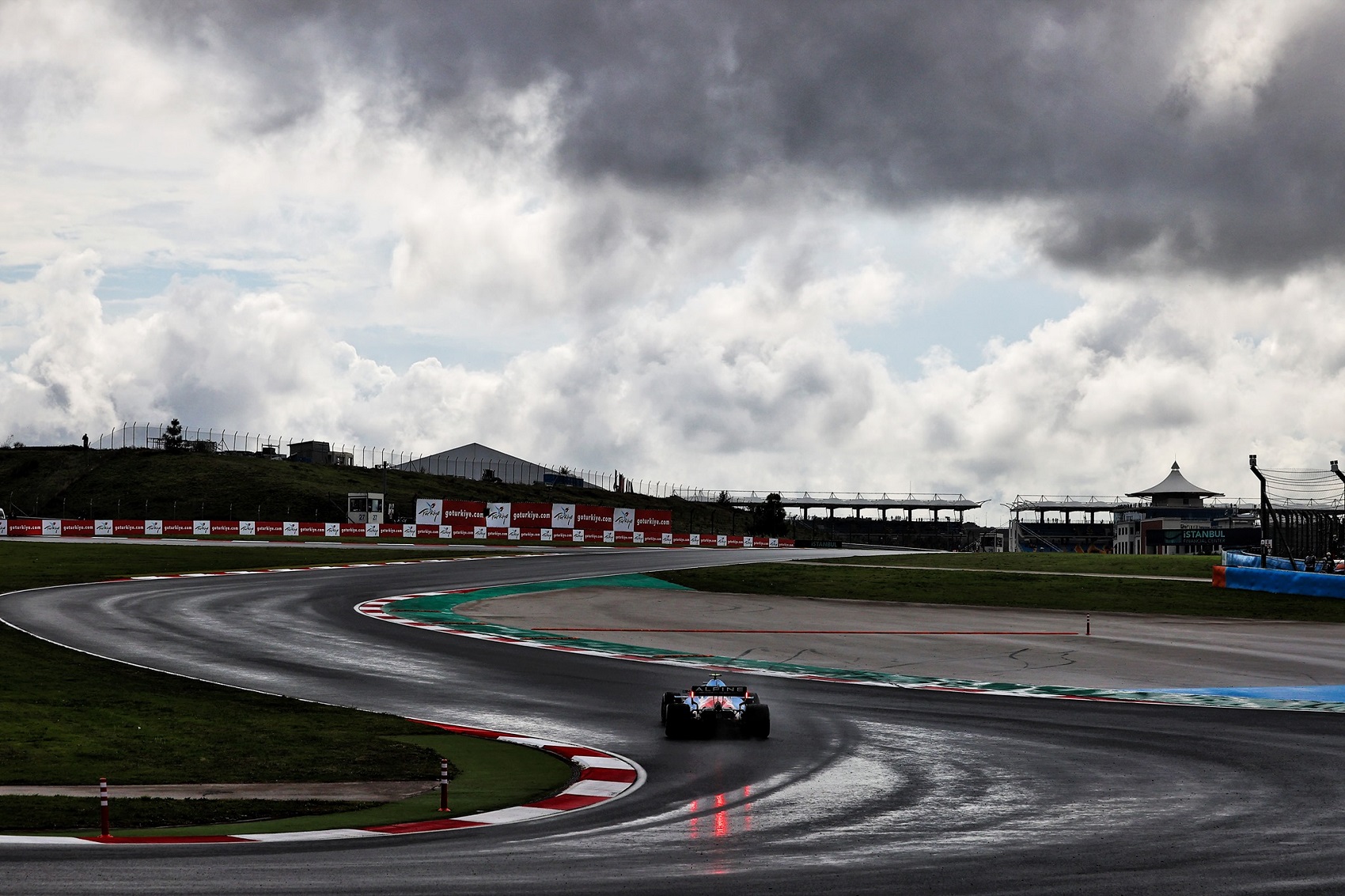 A Pirelli szólt, hogy szükség lesz kerékcserére