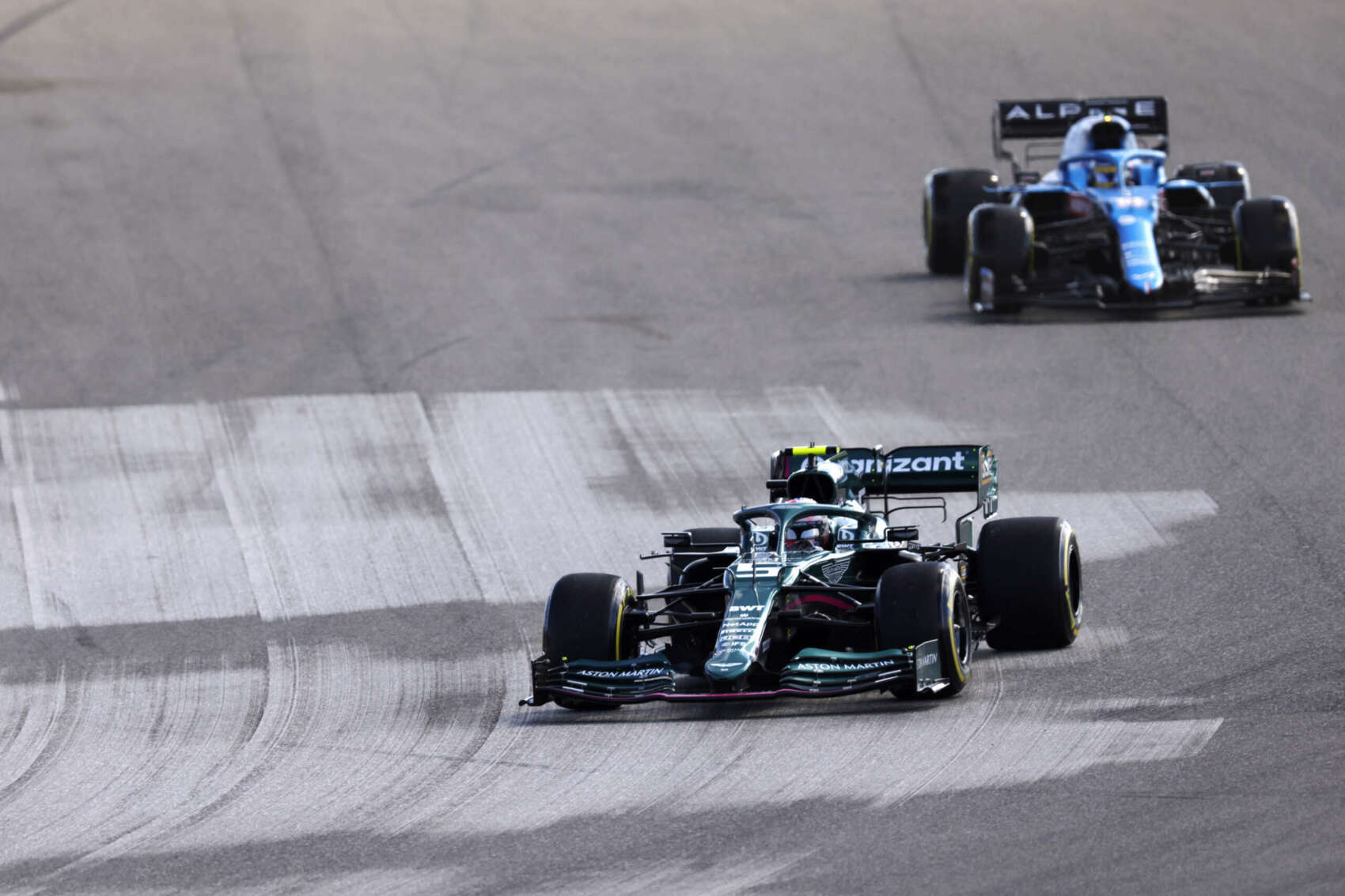 Vettel vezeti az előzési versenyt, de a díj nem igazán érdekli őt