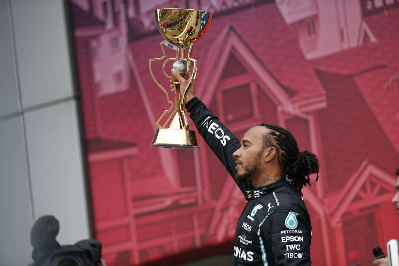 Hamilton: Folyton a kanapén aludtam, mert nem volt máshol helyem