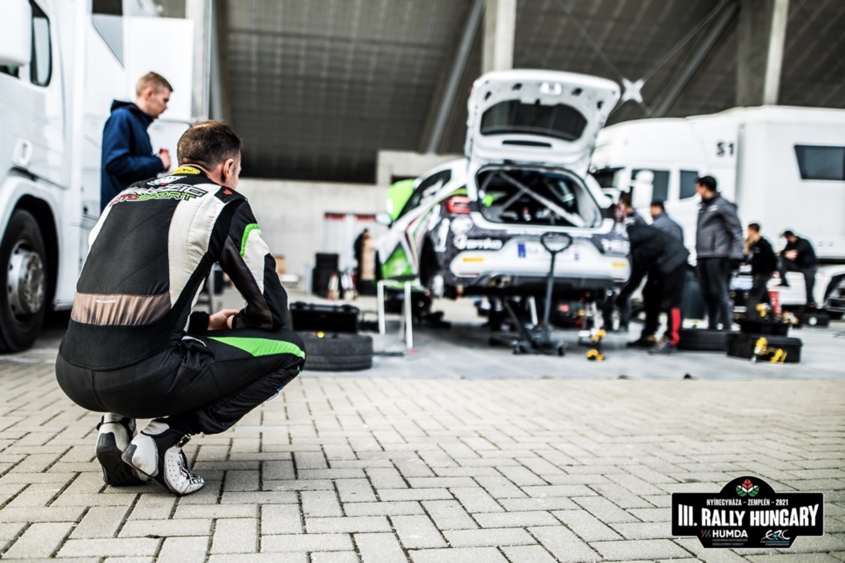 Herczignek fülig ér a szája az új játékszerétől