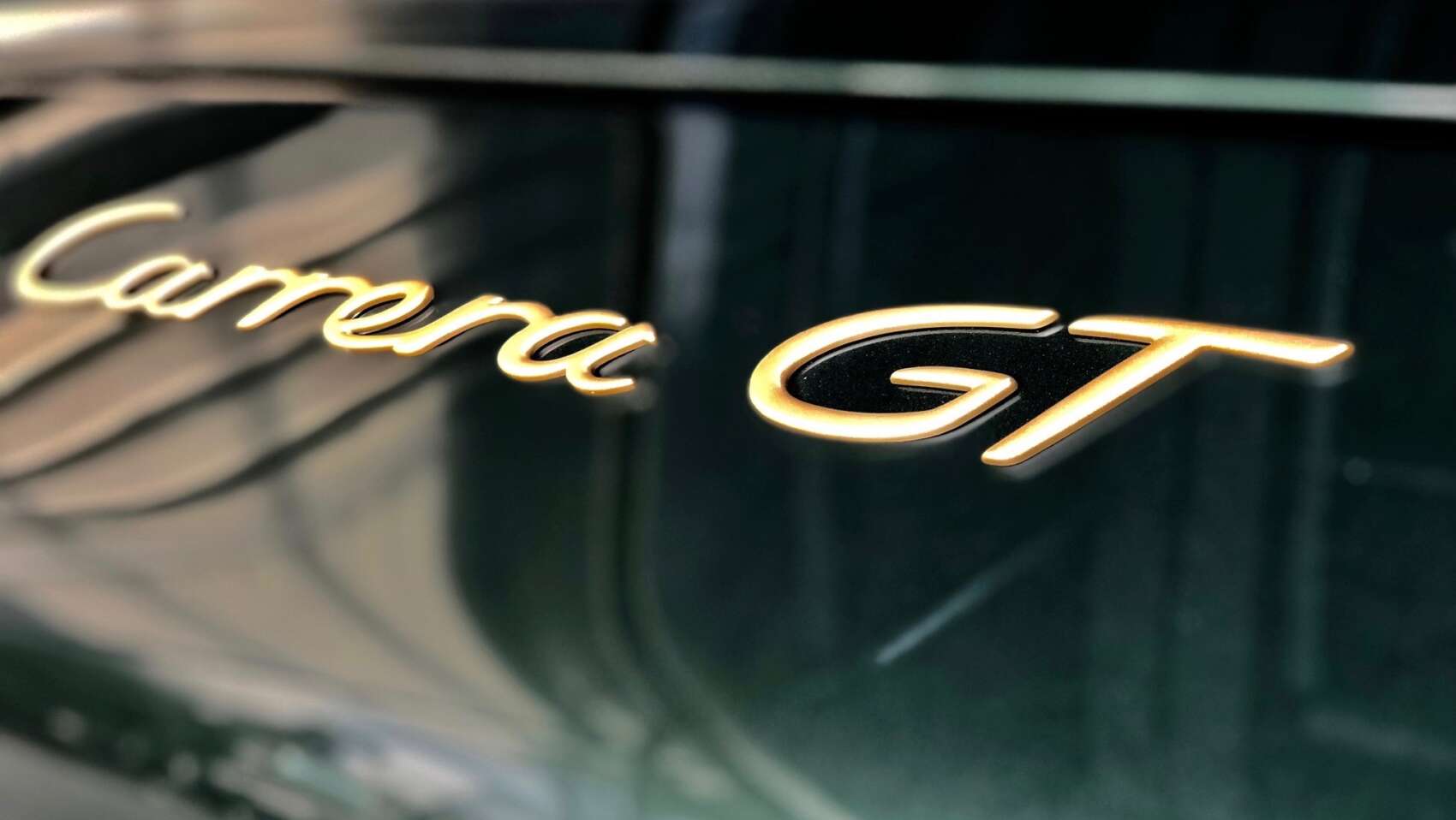 Hamilton édesapja gallyra vágott egy kölcsön Porsche Carrera GT-t